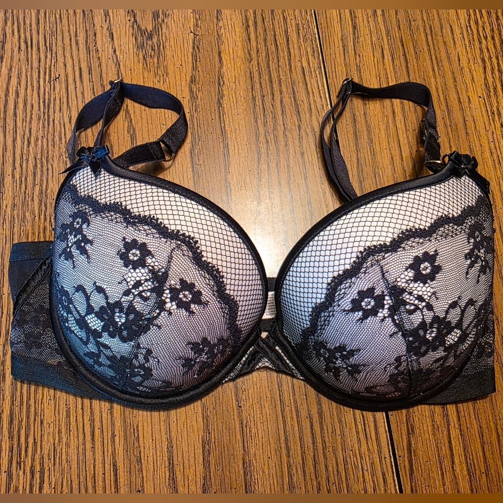Victoria's Secret Very Sexy Padded Underwire Demi Black White Bra Size 32DD